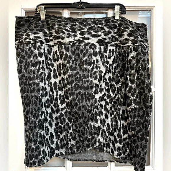 Lane Bryant Side Zip Black & Grey Leopard Print Wrap Skirt Plus Size 22 - Picture 1 of 11